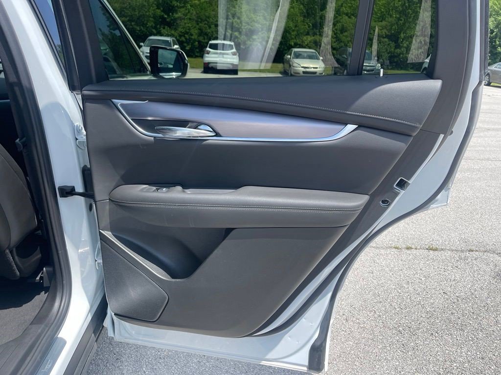 Certified 2025 Cadillac XT6 Luxury FWD image 17