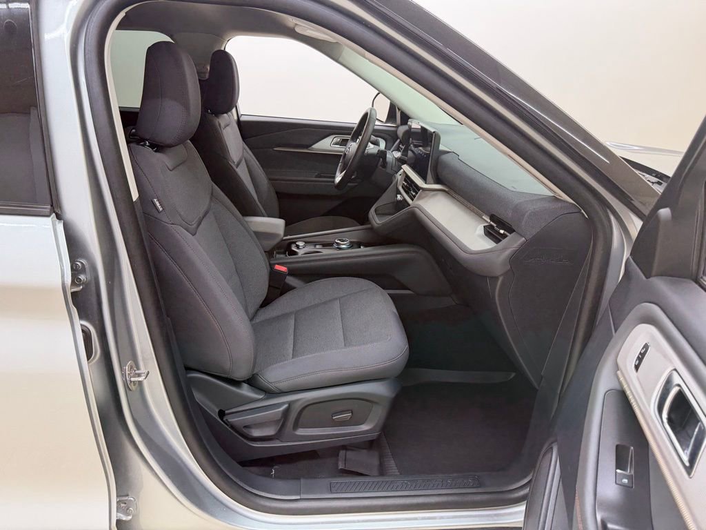 Used 2025 Ford Explorer Active image 11
