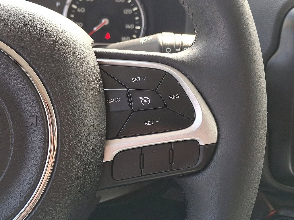 Certified 2021 Jeep Renegade Latitude image 18