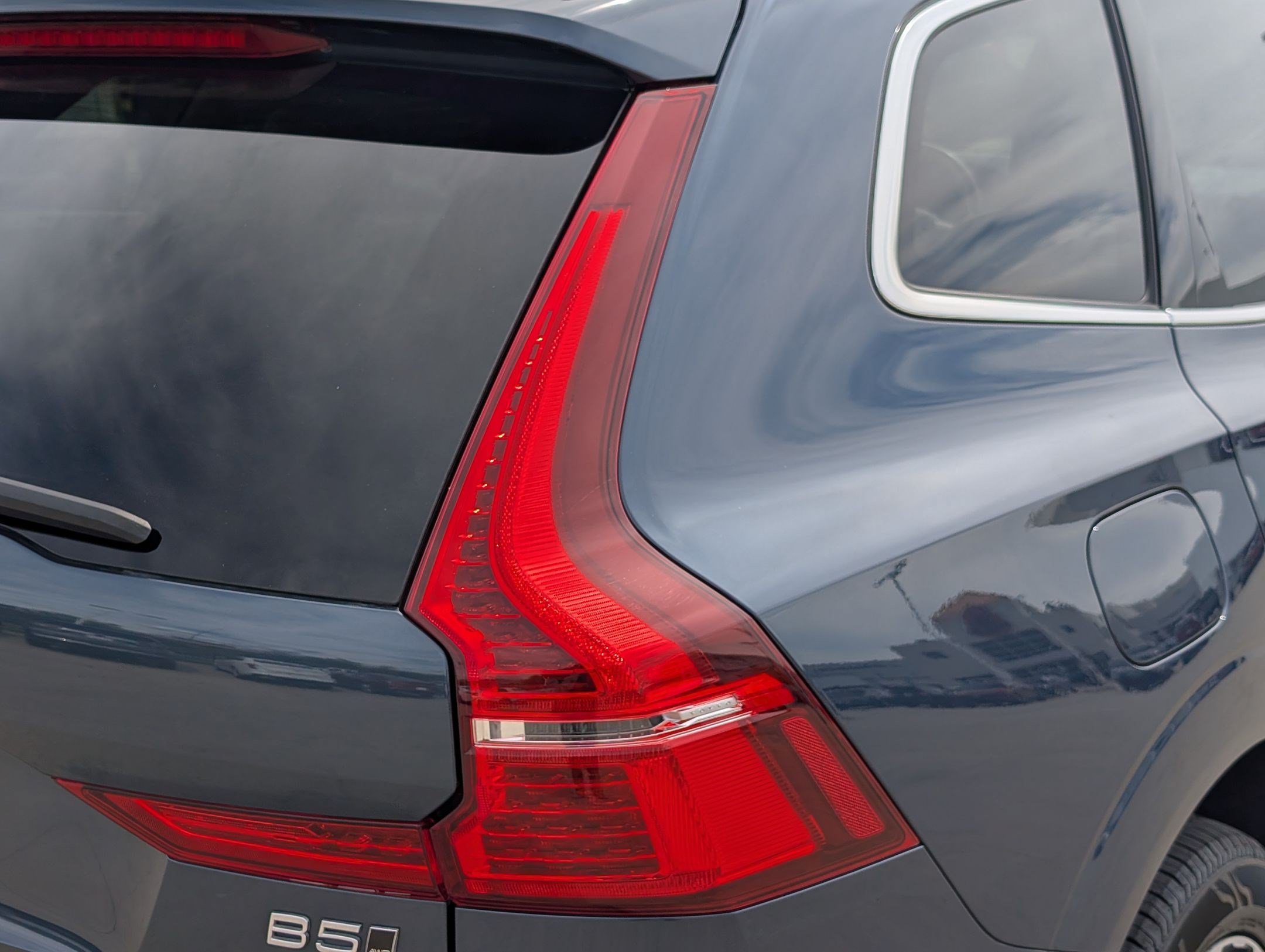 Used 2023 Volvo XC60 B5 Plus AWD/4WD image 12
