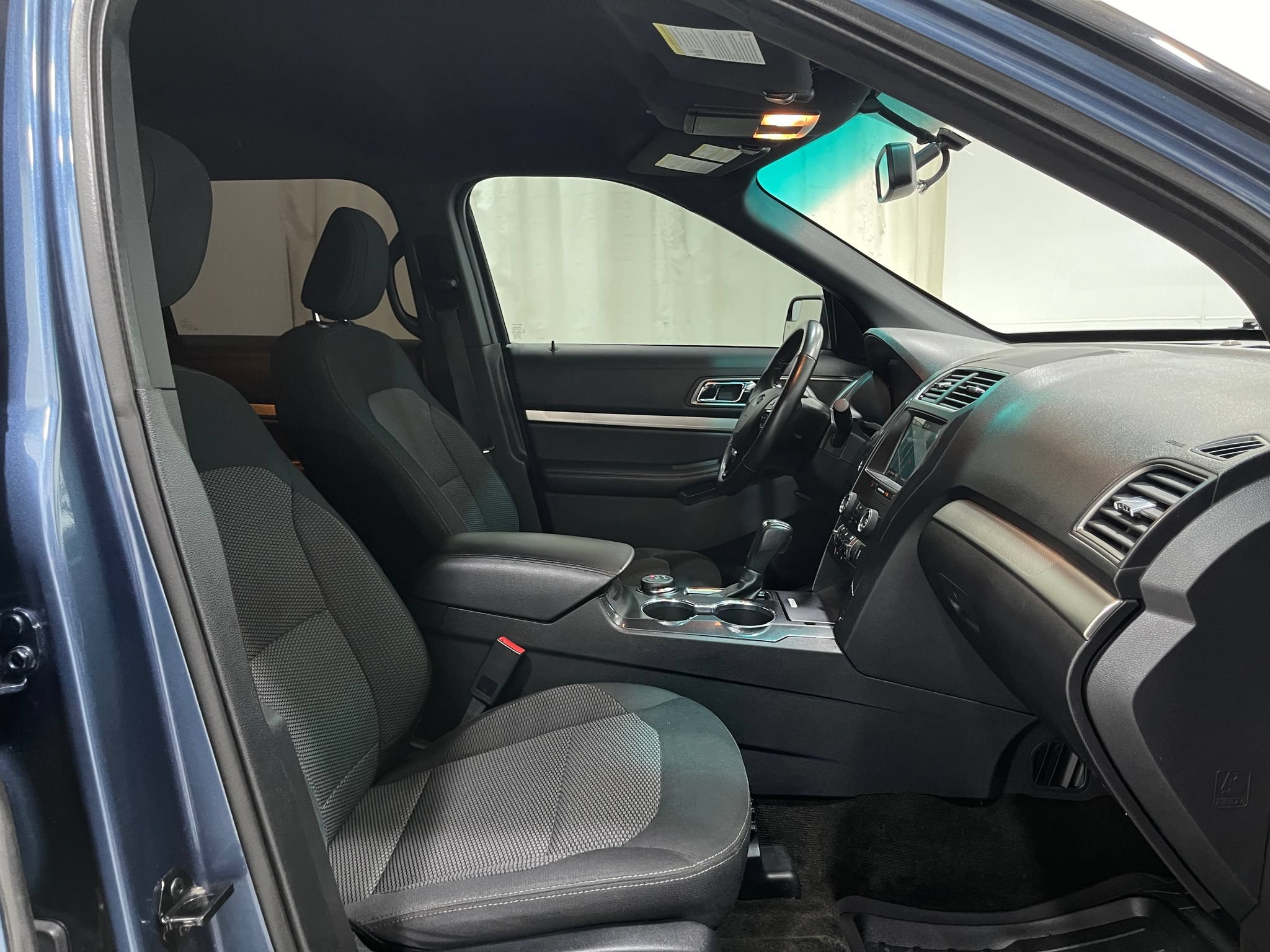 Used 2018 Ford Explorer XLT w/ Equipment Group 201A AWD/4WD image 34