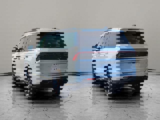 New 2025 Lincoln Navigator Reserve w/ Jet Appearance Package image 10