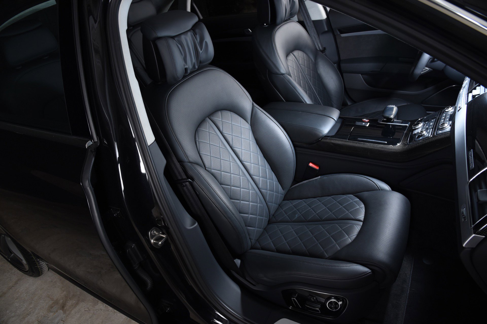Used 2015 Audi S8 image 18