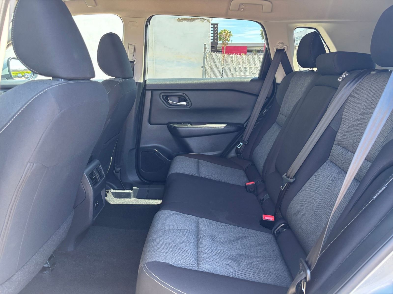 Used 2025 Nissan Rogue SV AWD/4WD image 28