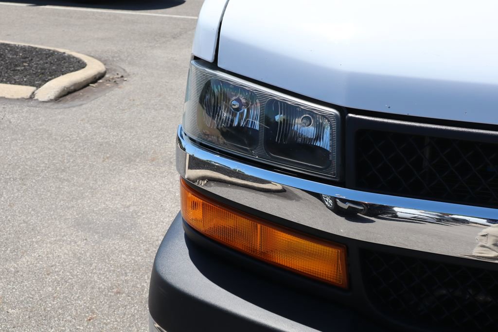 Used 2022 Chevrolet Express 3500 w/ Power Convenience Package RWD image 4