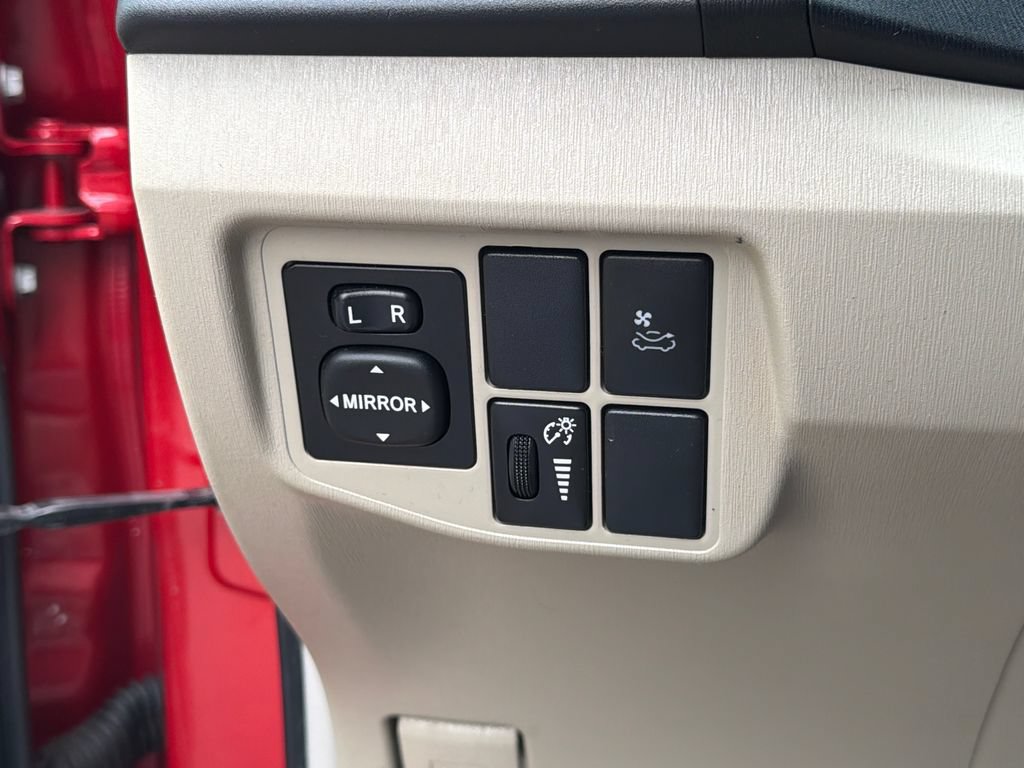 Used 2011 Toyota Prius Four w/ Solar Roof Pkg FWD image 18