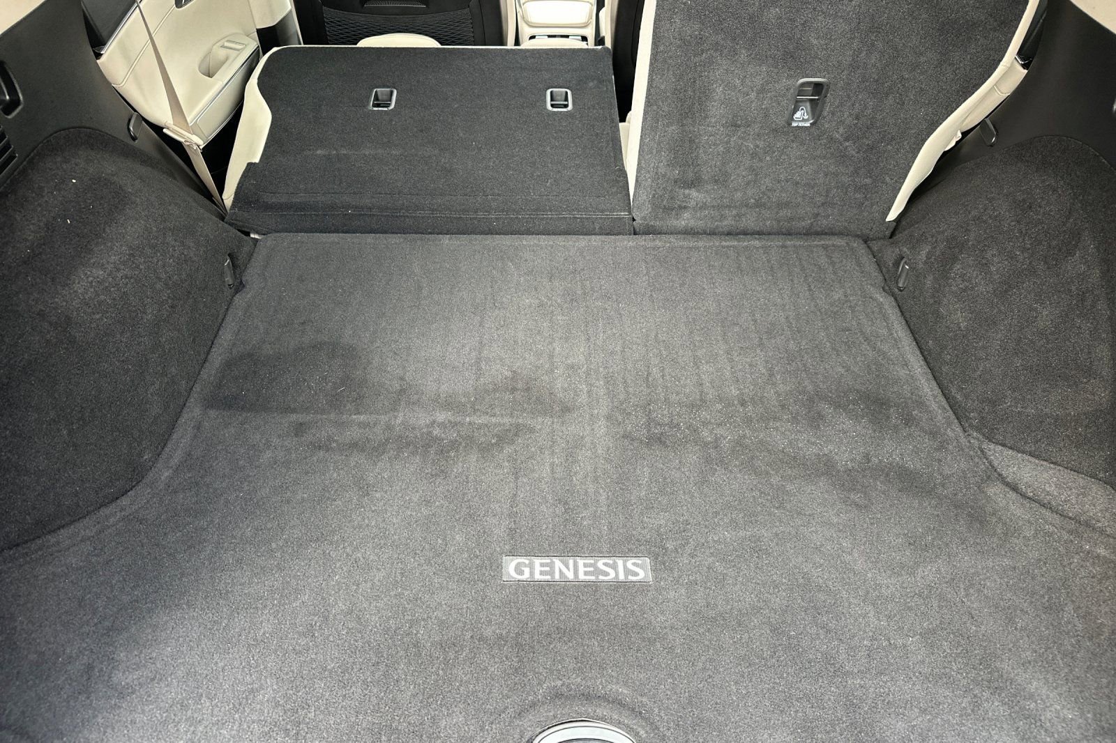 Used 2023 Genesis GV70 2.5T w/ Select Package image 17