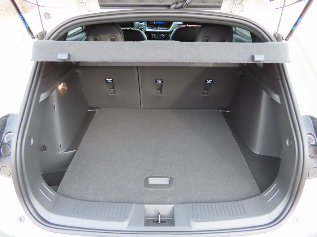 New 2026 Chevrolet Trax RS w/ Sunroof Package image 18