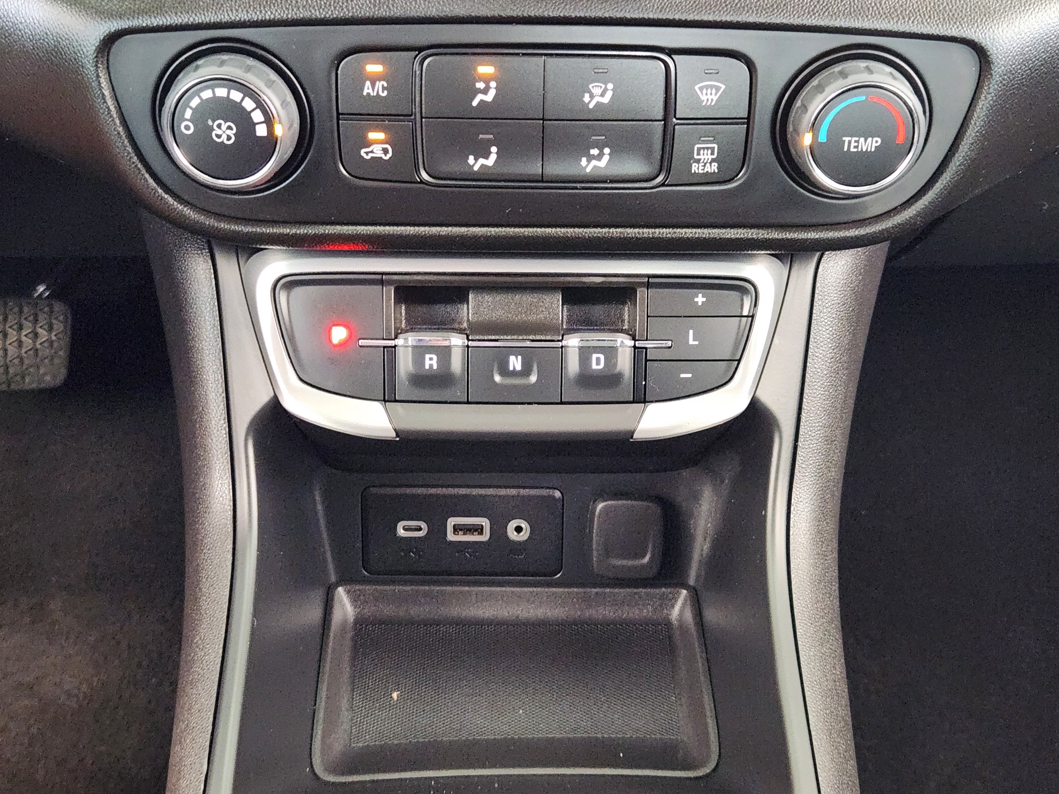 Used 2024 GMC Terrain SLE AWD/4WD image 20