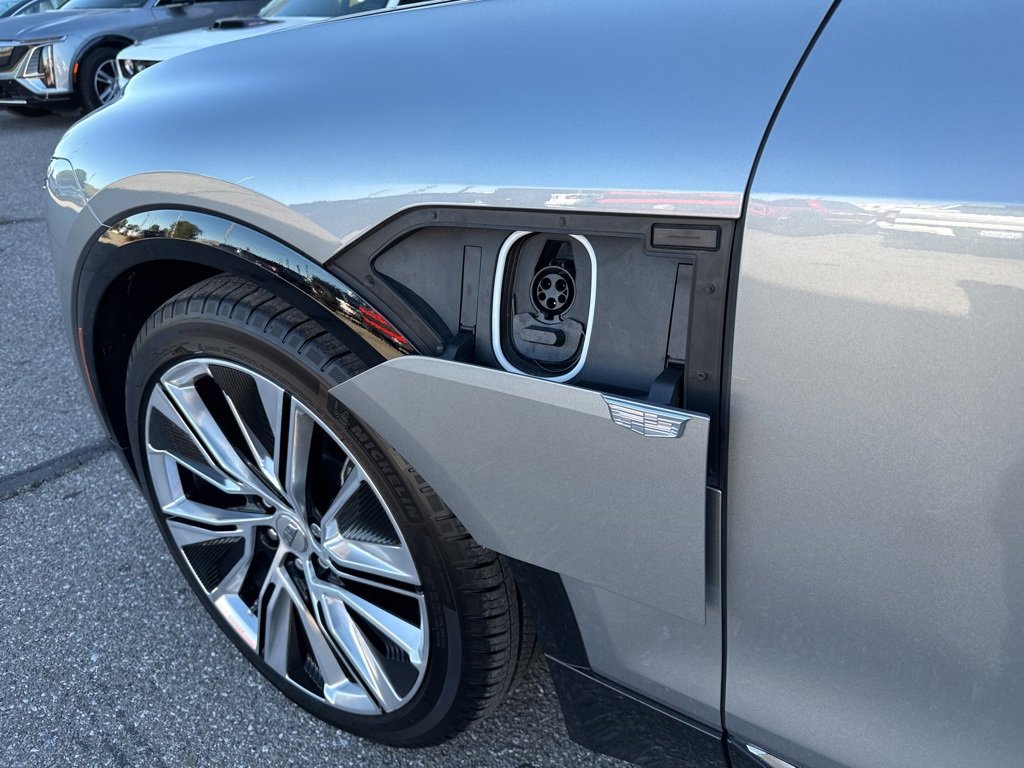 Used 2024 Cadillac Lyriq Luxury w/ LPO, Floor Liner Package image 10