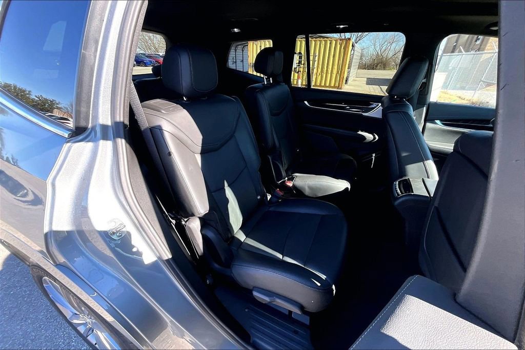 Used 2025 Cadillac XT6 Premium Luxury image 37