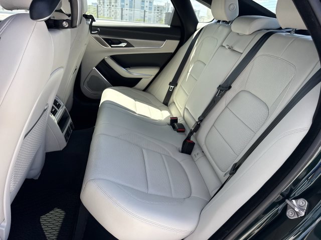 Used 2024 Jaguar XF R-Dynamic SE RWD image 23