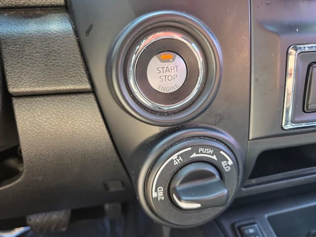 Used 2019 Nissan Titan SV w/ SV Convenience Package image 25