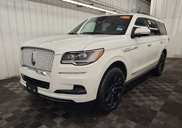 Used 2024 Lincoln Navigator Reserve w/ Equipment Group 201A AWD/4WD image 1