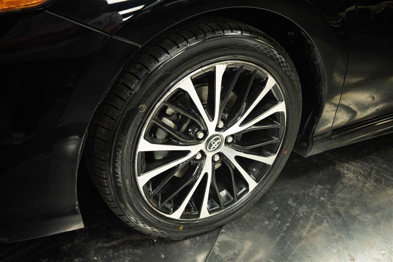 Used 2020 Toyota Camry SE w/ Carpet Mat Package FWD image 4