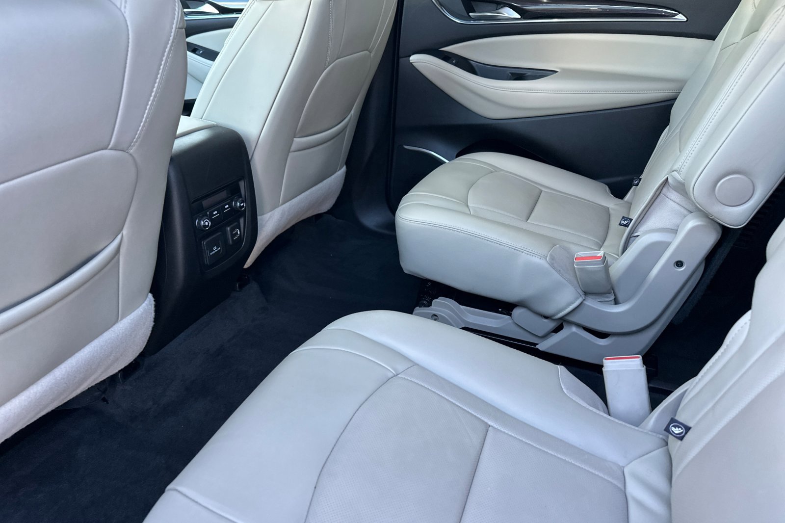 Used 2021 Buick Enclave Essence w/ Sound and Sites Package image 12