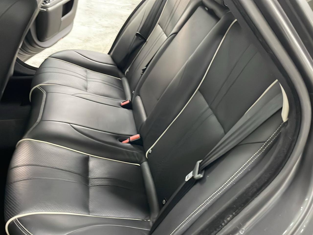 Used 2019 Jaguar XJ R-Sport RWD image 17