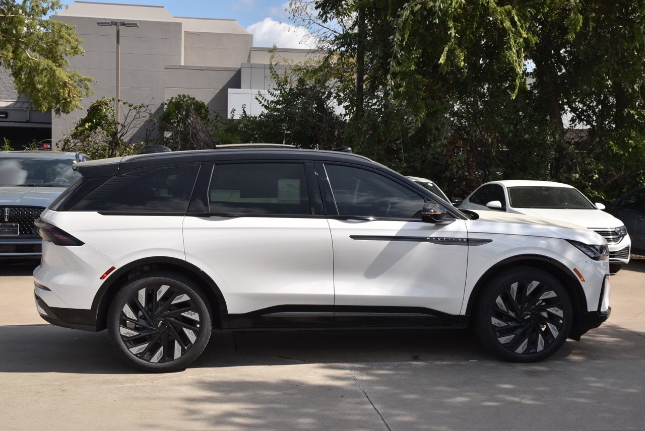 New 2026 Lincoln Nautilus Reserve AWD/4WD image 5