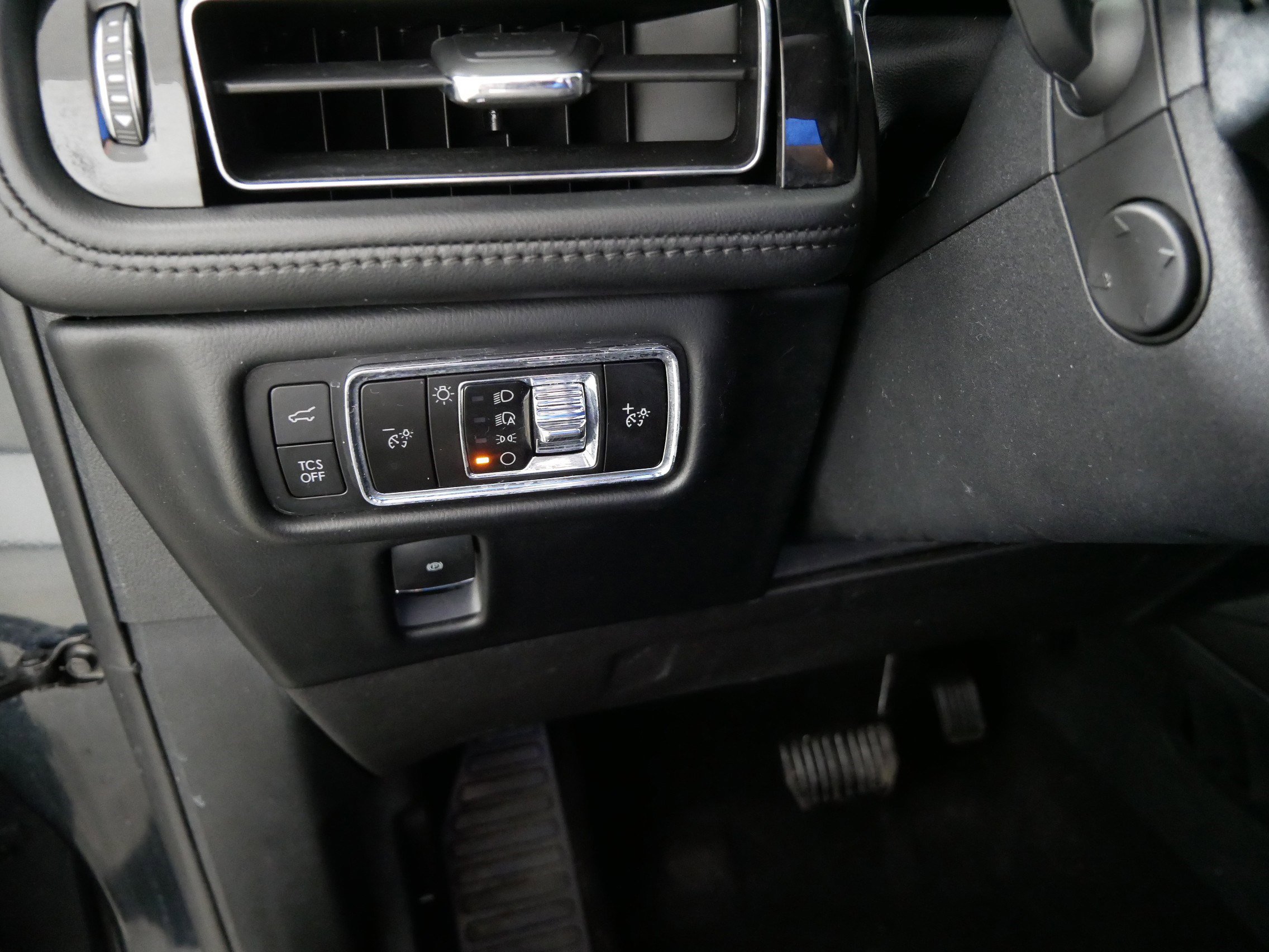 Used 2023 Lincoln Nautilus Reserve w/ Equipment Group 201A image 26