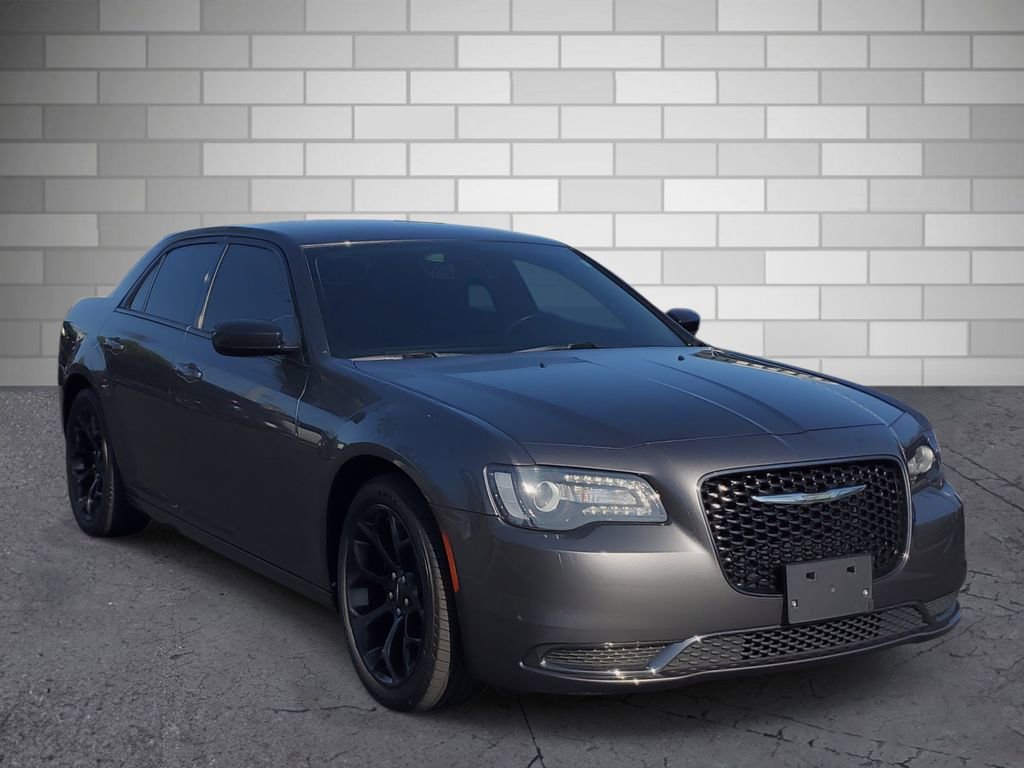 Used 2019 Chrysler 300 Touring w/ Sport Appearance Package RWD image 7