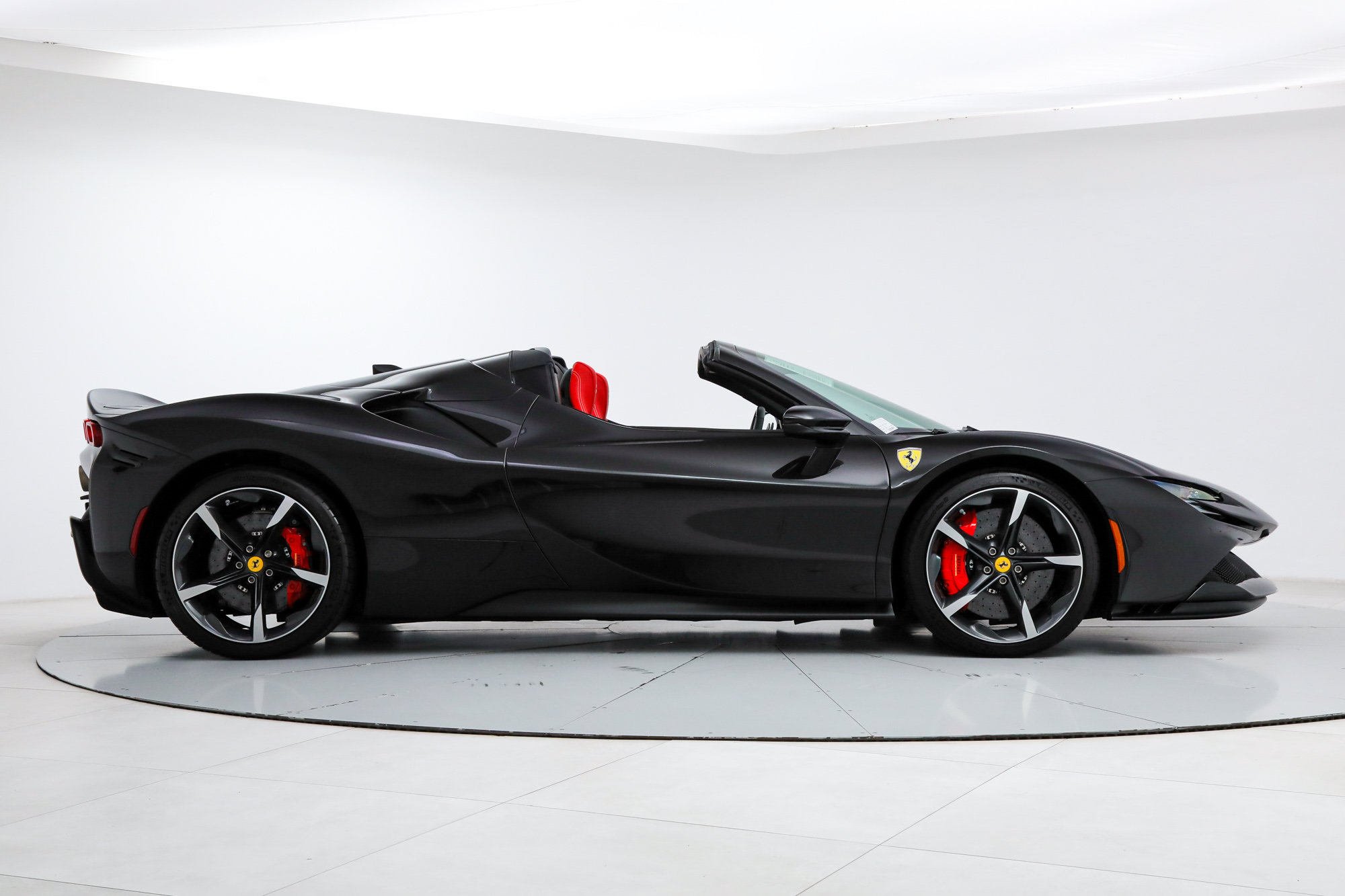 Certified 2022 Ferrari SF90 Spider AWD/4WD image 9
