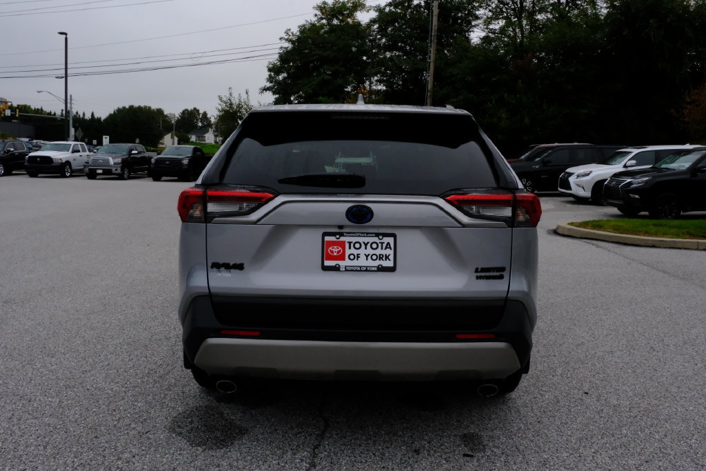 Used 2023 Toyota RAV4 Limited AWD/4WD image 4
