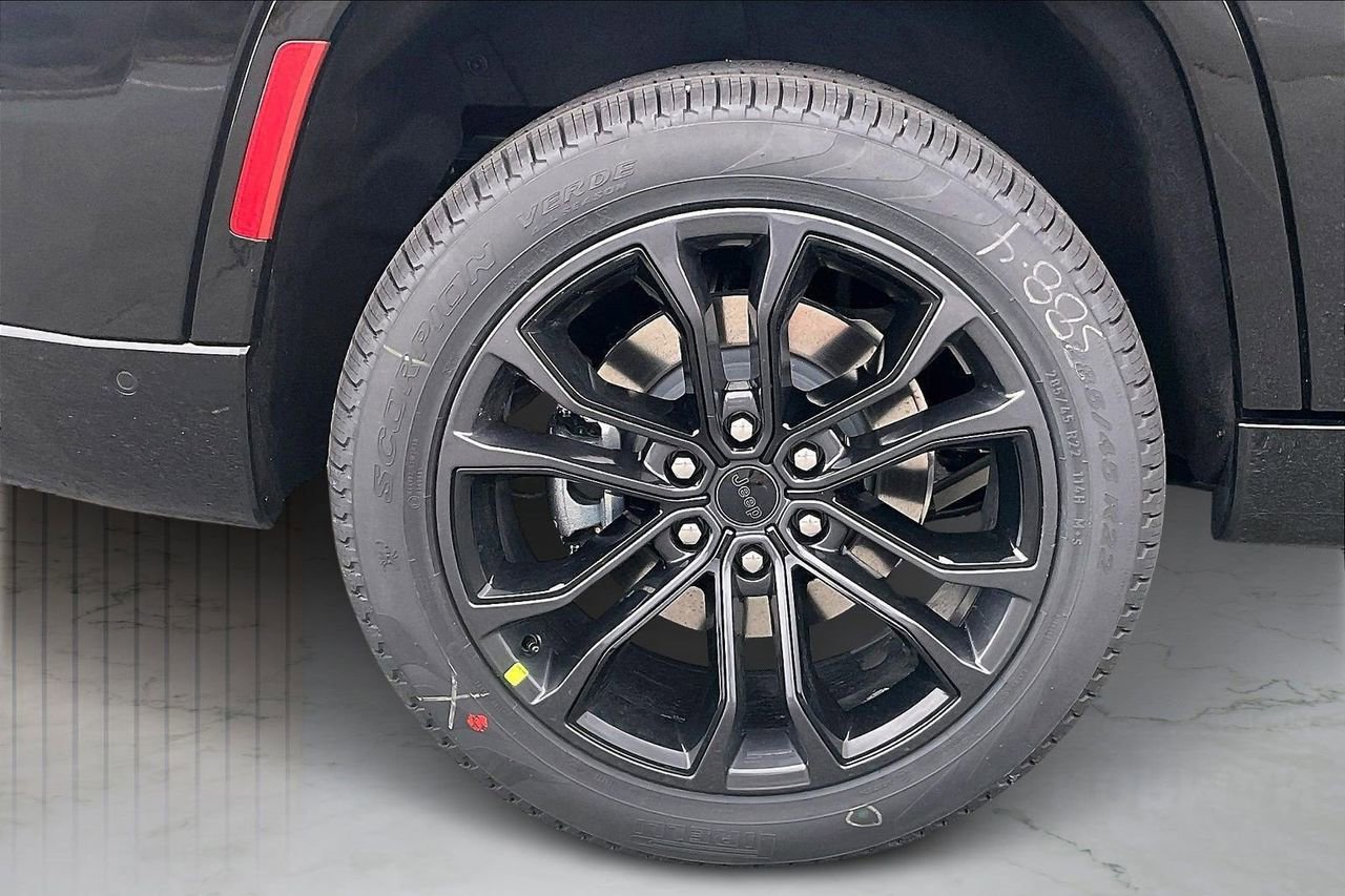 New 2026 Jeep Grand Wagoneer L Summit w/ Premium Group III image 39