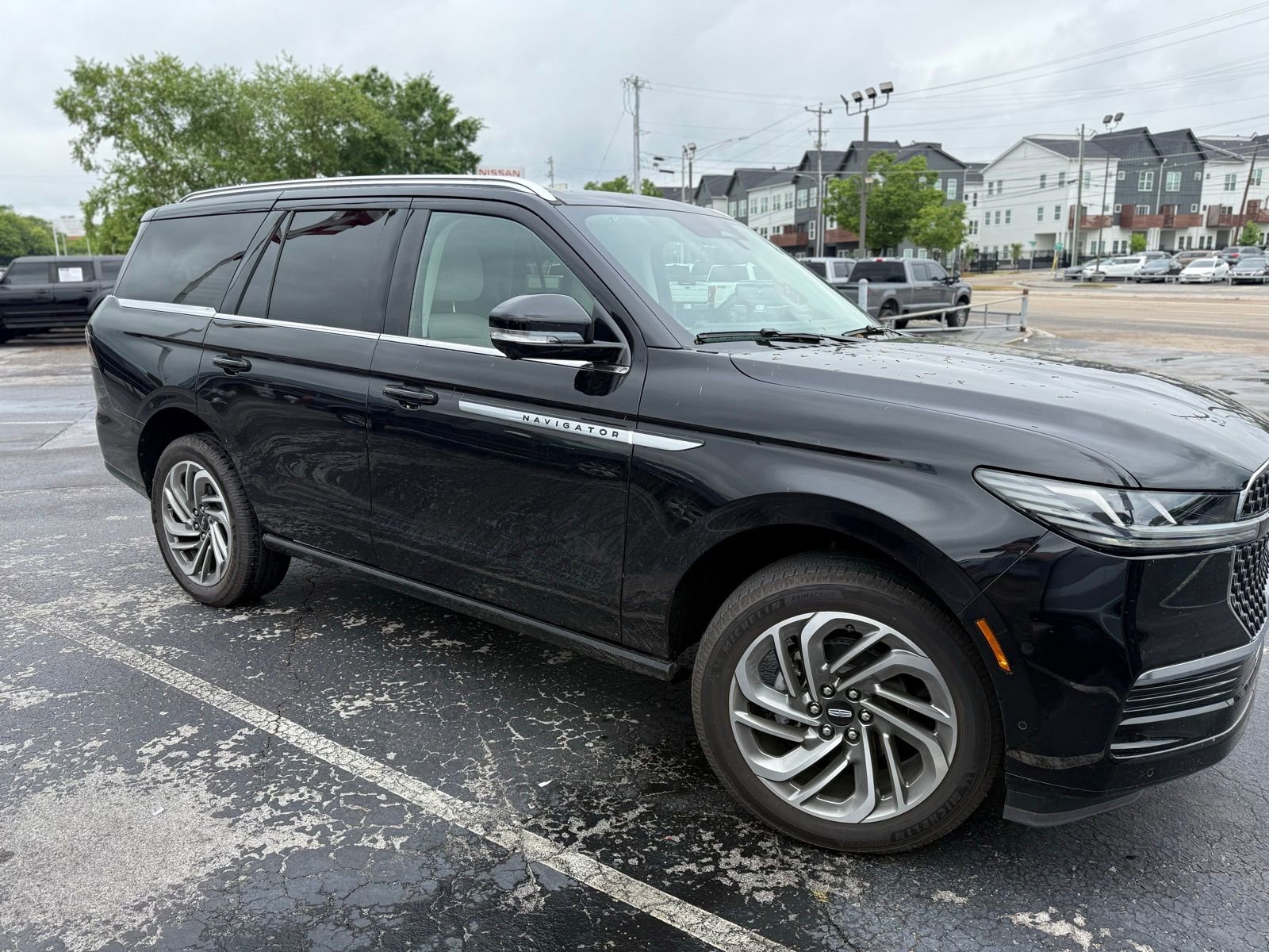 Used 2025 Lincoln Navigator Reserve AWD/4WD image 5
