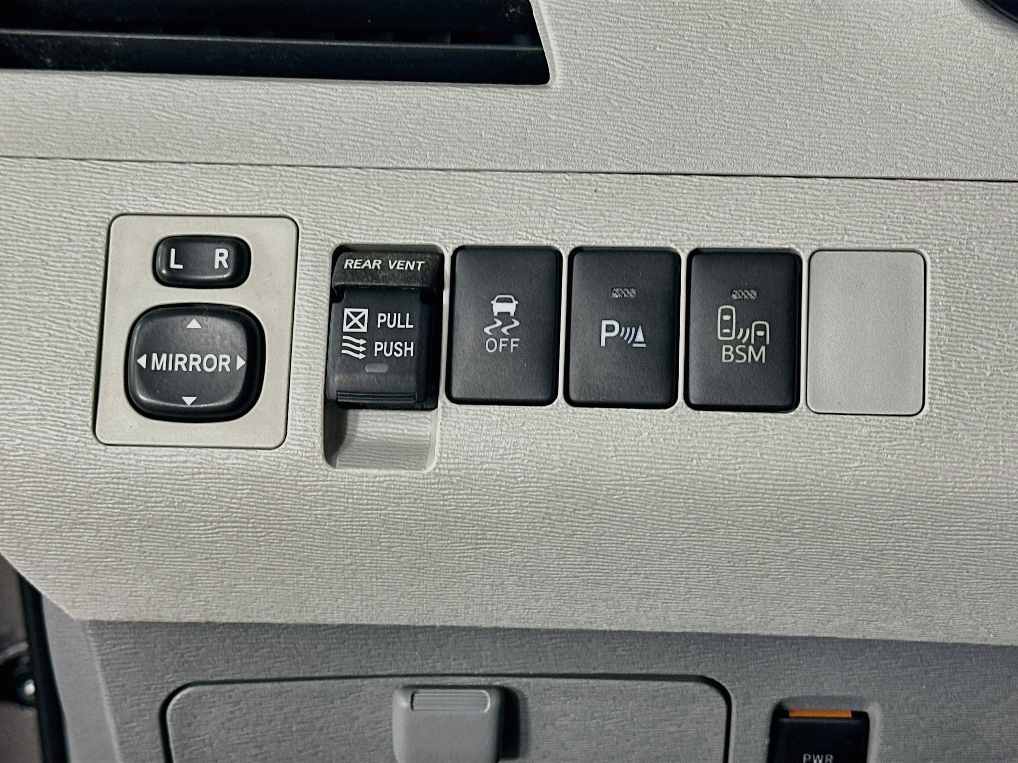 Used 2013 Toyota Sienna XLE FWD image 17