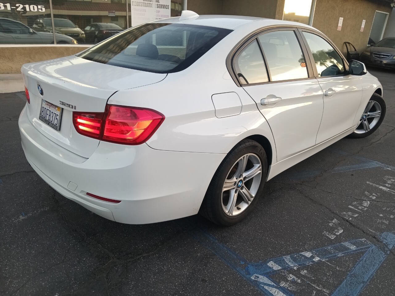 Used 2014 BMW 320i 320i 4dr Sedan image 2