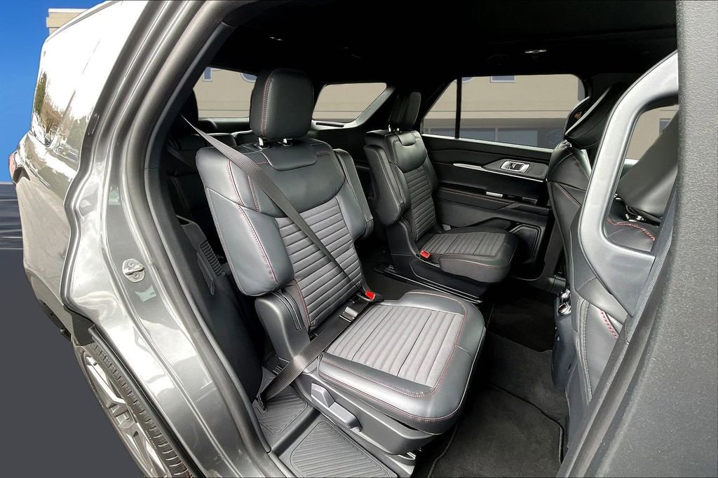 New 2026 Ford Explorer ST-Line w/ ST-Line Street Pack image 10