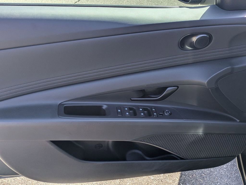 Certified 2025 Hyundai Elantra Sport image 11