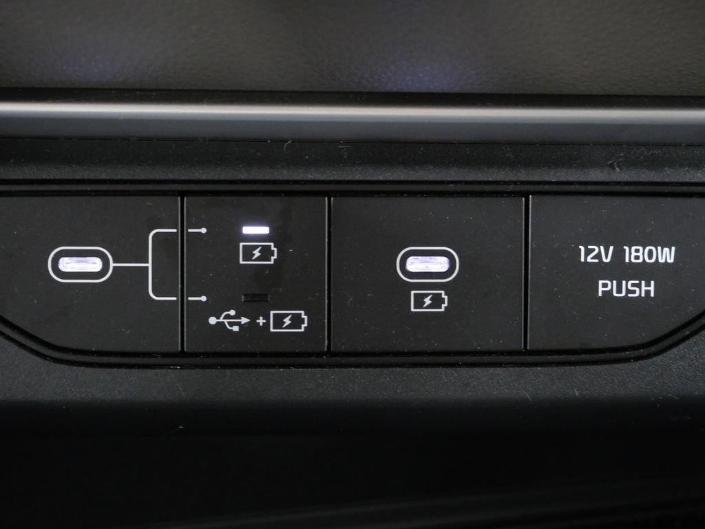 Used 2025 Kia Carnival FWD image 21