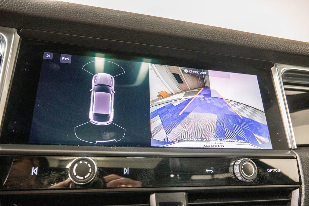 Used 2024 Porsche Macan Premium Package Plus w/ Premium Plus Package image 24