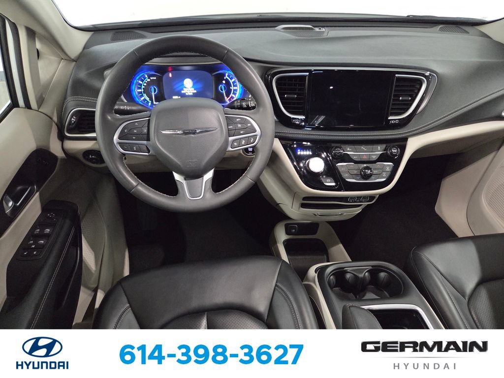 Used 2023 Chrysler Pacifica Touring-L FWD image 17