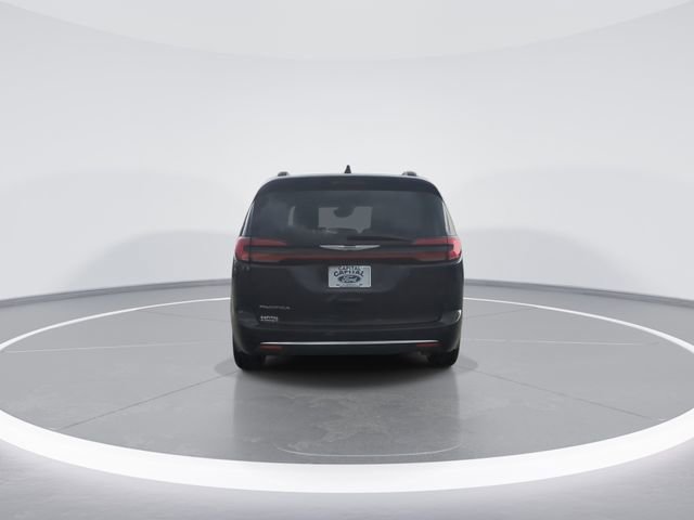 Used 2022 Chrysler Pacifica Touring-L image 7