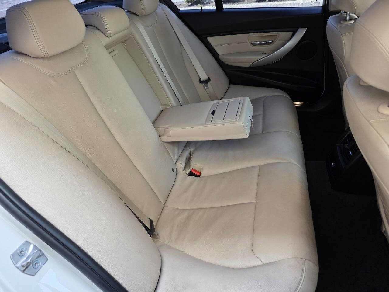 Used 2018 BMW 320i Sedan image 27