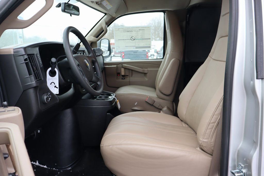 New 2025 Chevrolet Express 3500 w/ Driver Convenience Package image 7