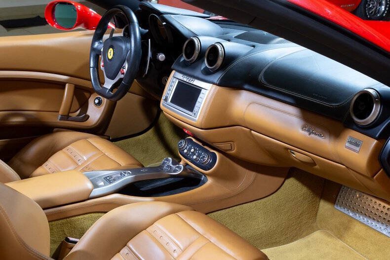 Used 2010 Ferrari California RWD image 57