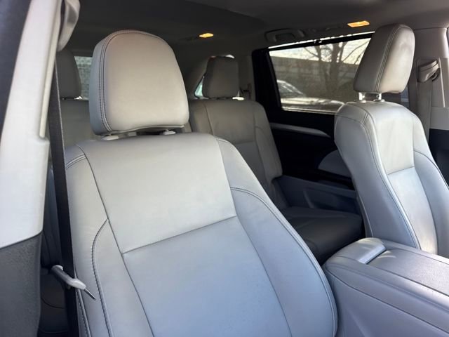 Used 2018 Toyota Highlander XLE image 29