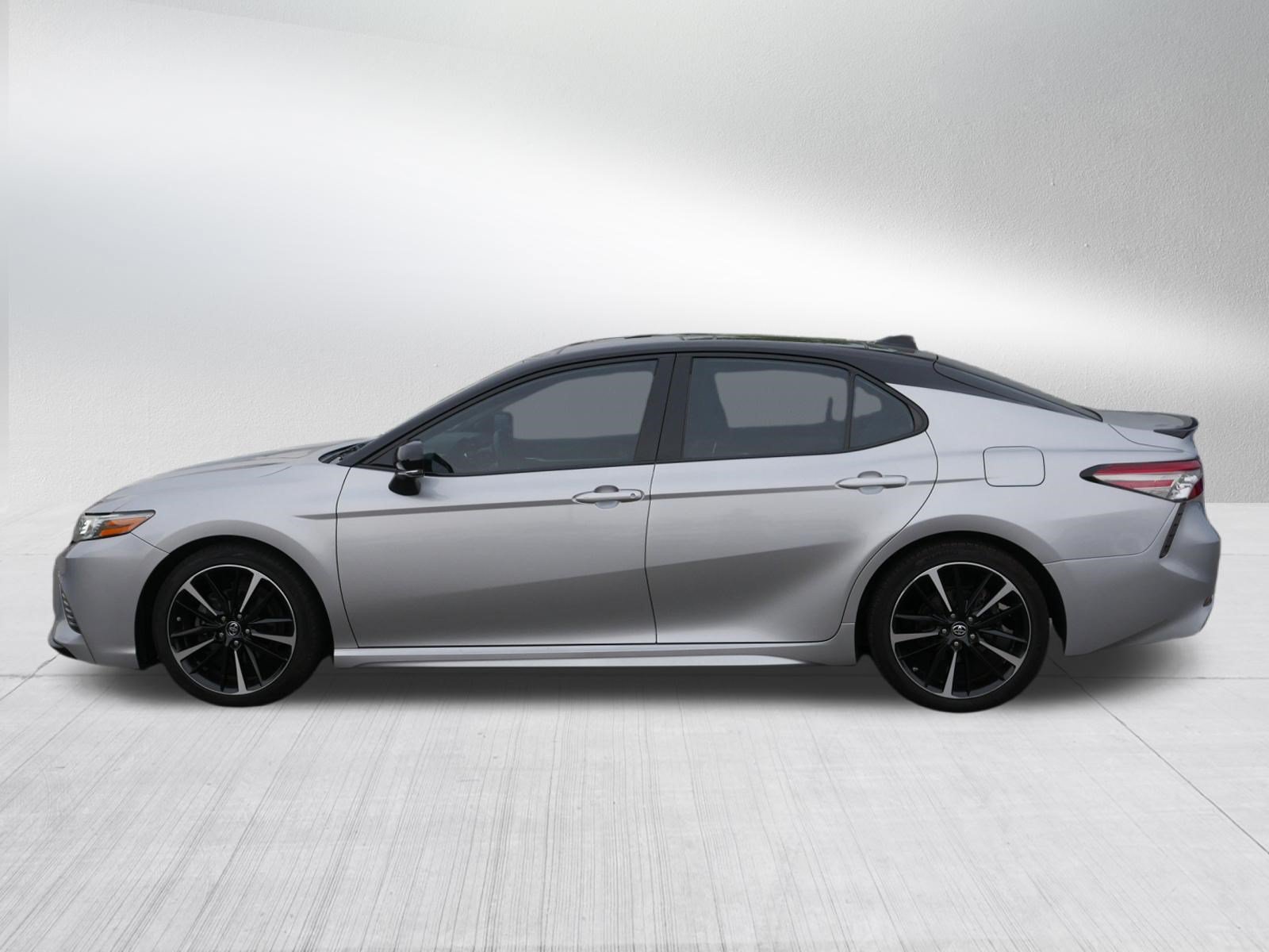 Used 2019 Toyota Camry XSE FWD image 4