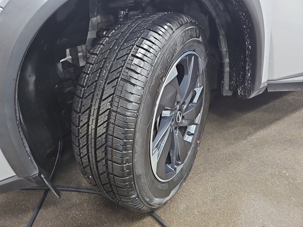 Used 2024 Nissan Rogue SV image 31