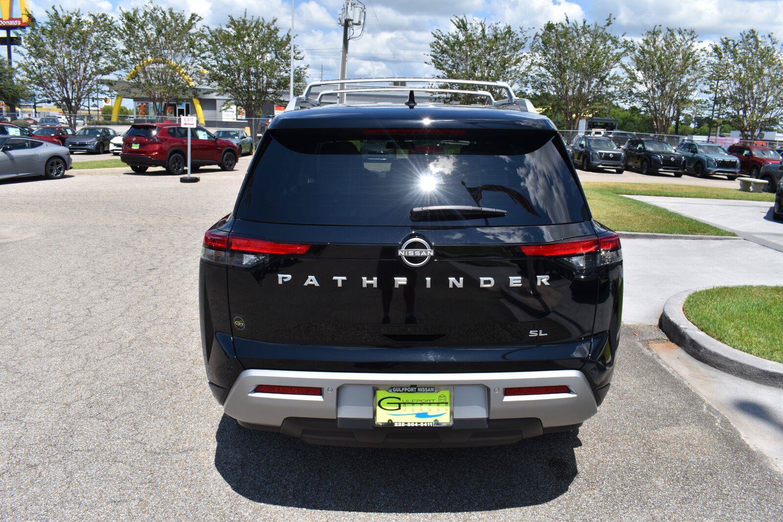 Used 2025 Nissan Pathfinder SL FWD image 7