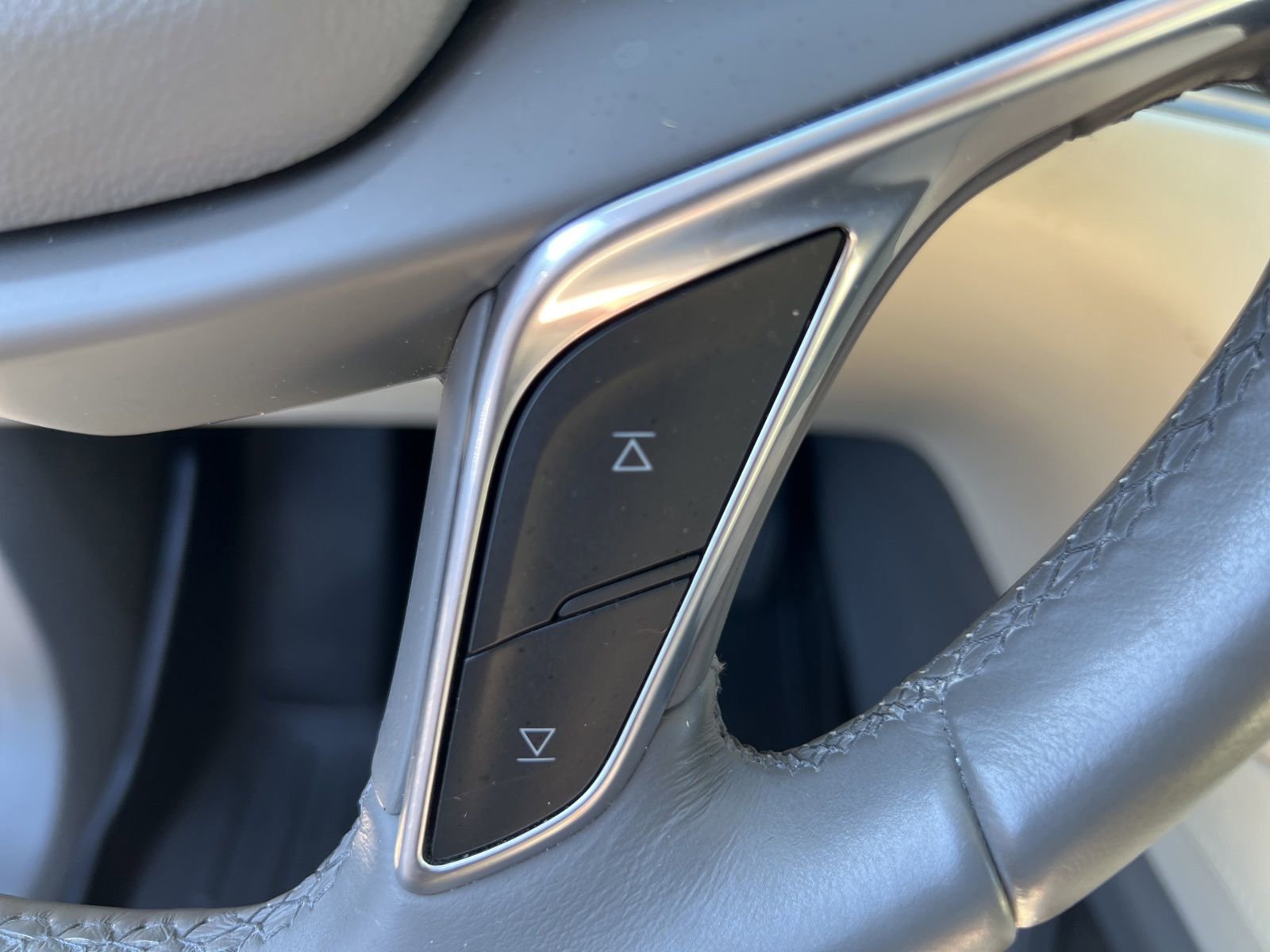 Used 2018 Cadillac XT5 Luxury w/ Driver Awareness Package image 37