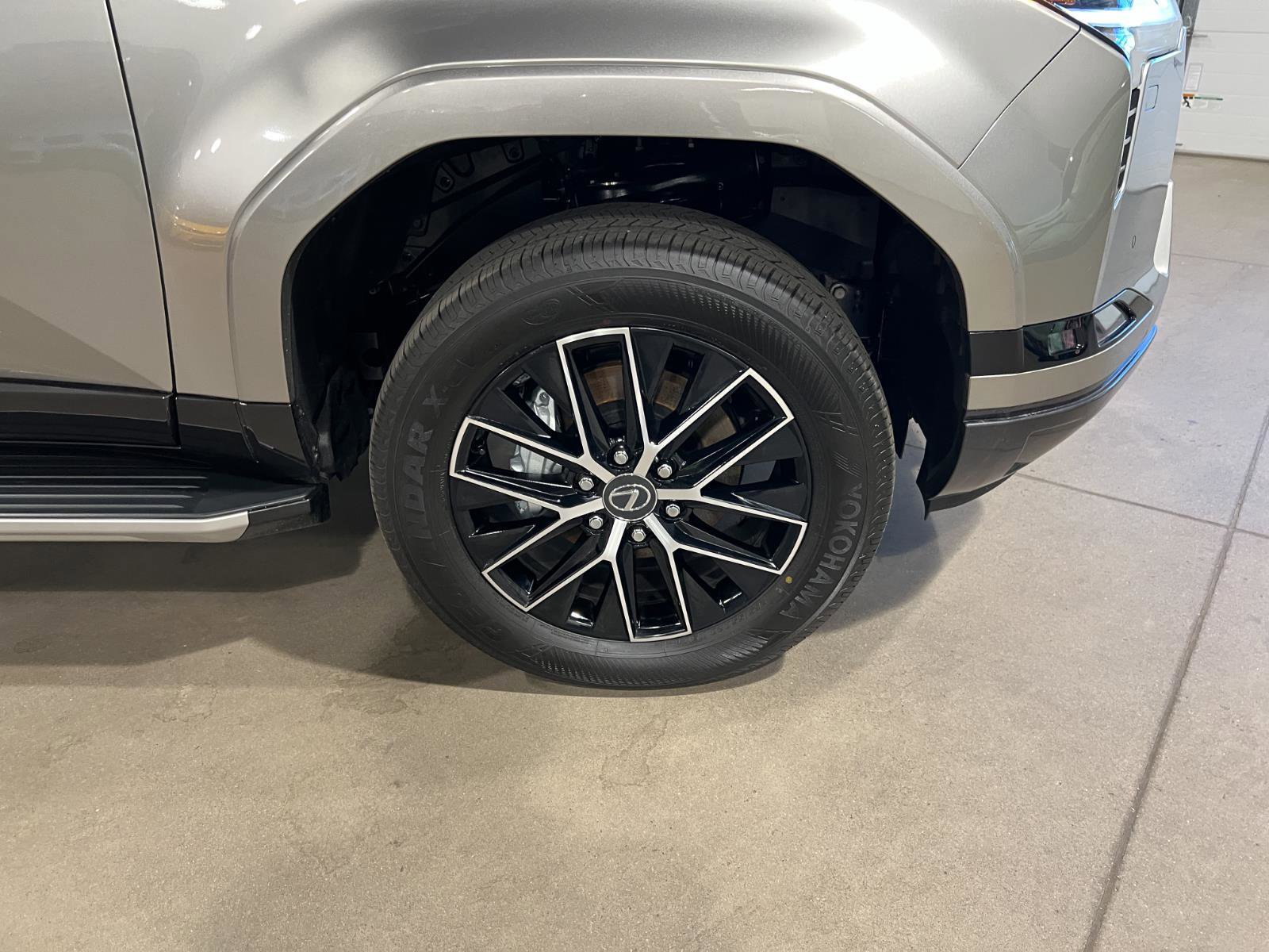 Used 2026 Lexus GX 550 w/ Accessory Package (2T) image 44