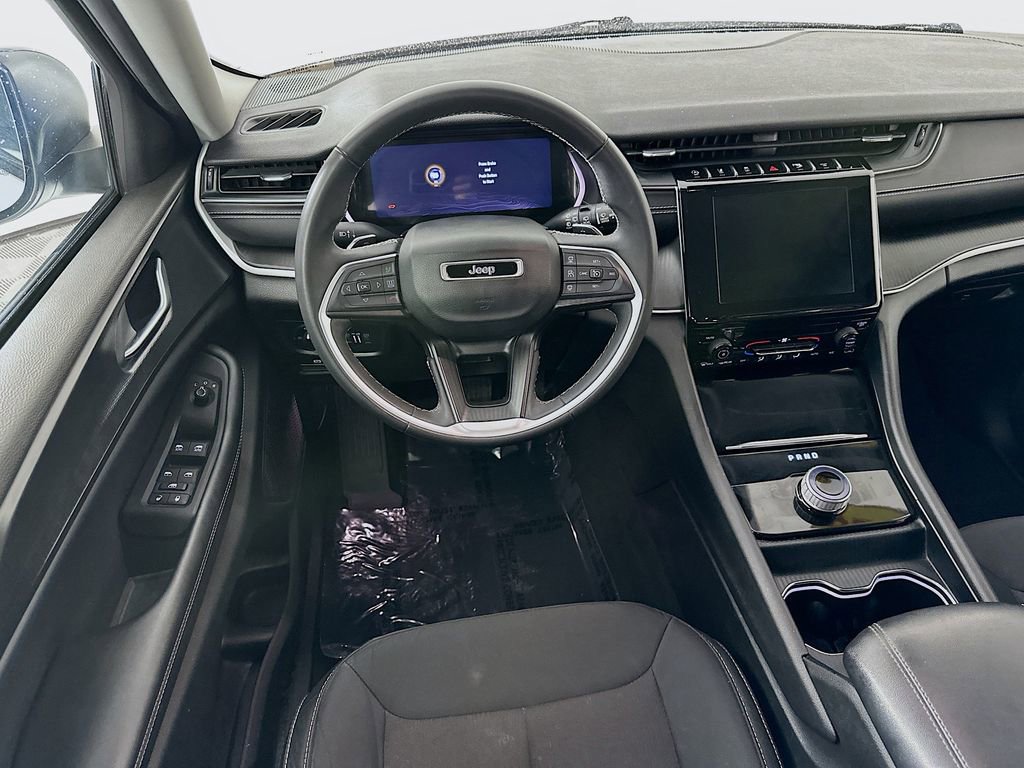 Certified 2023 Jeep Grand Cherokee Laredo image 31