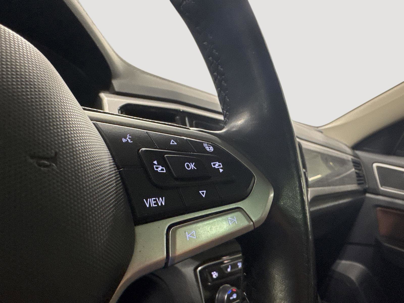 Used 2021 Volkswagen Atlas SEL AWD/4WD image 16