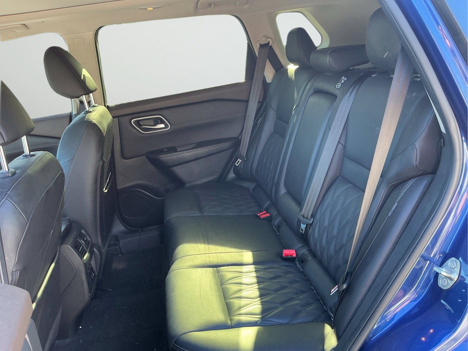 Used 2023 Nissan Rogue Platinum w/ Platinum Premium Package FWD image 11