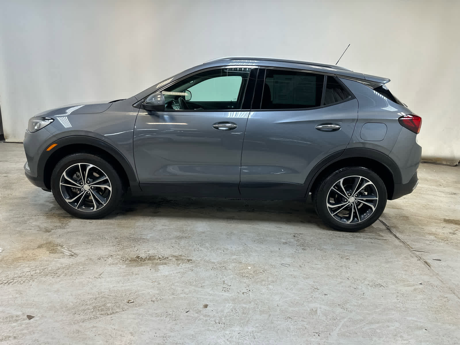 Certified 2021 Buick Encore GX Essence w/ Advanced Technology Package image 9