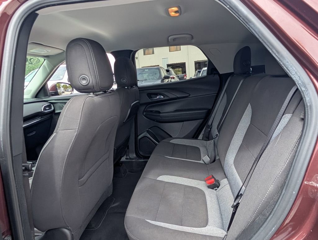 Used 2022 Chevrolet TrailBlazer LT FWD image 12